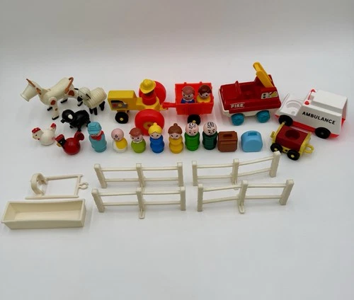 Vintage 1970’s Fisher Price Little People Lot Of 28 Figures Animals Fence Cars