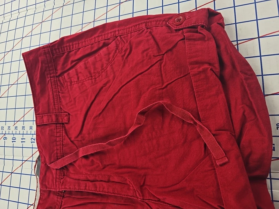 Pantalones cortos Eddie Bauer rojos con puños, talla 12 Foto 2 de 4