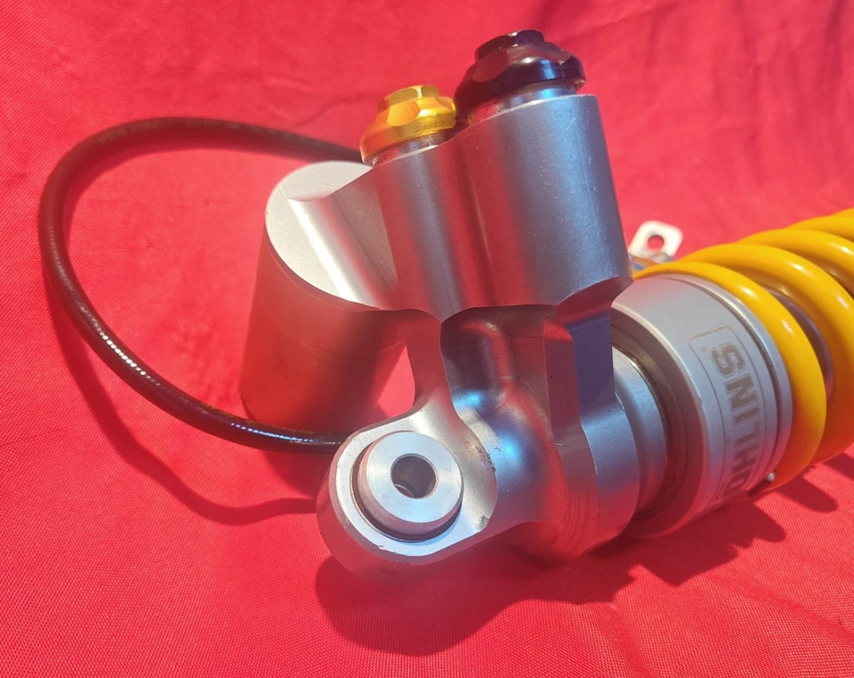 OBO! Amortiguador trasero öhlins SU638 TTX GP 2009-2016 Suzuki GSX-R 1000 precarga remota Foto 3 de 4