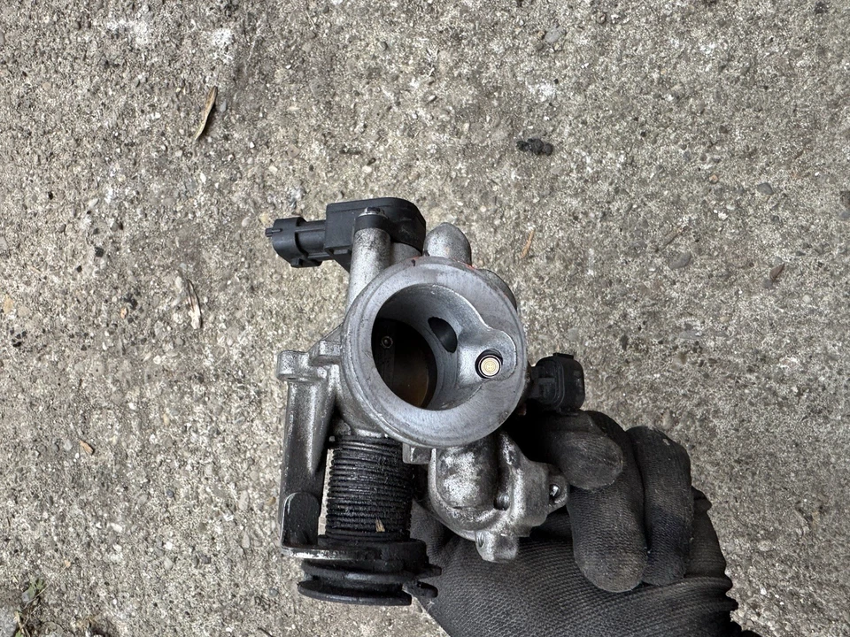 KTM RC 125 DUKE  Bj.14 Drosselklappe Dellorto Einspritzdüse - Bild 2 von 4