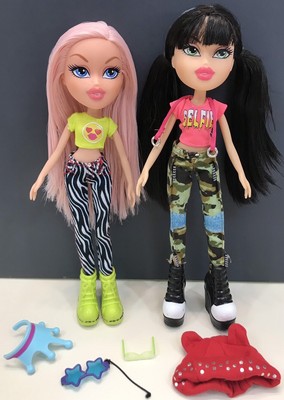 bratz doll selfie