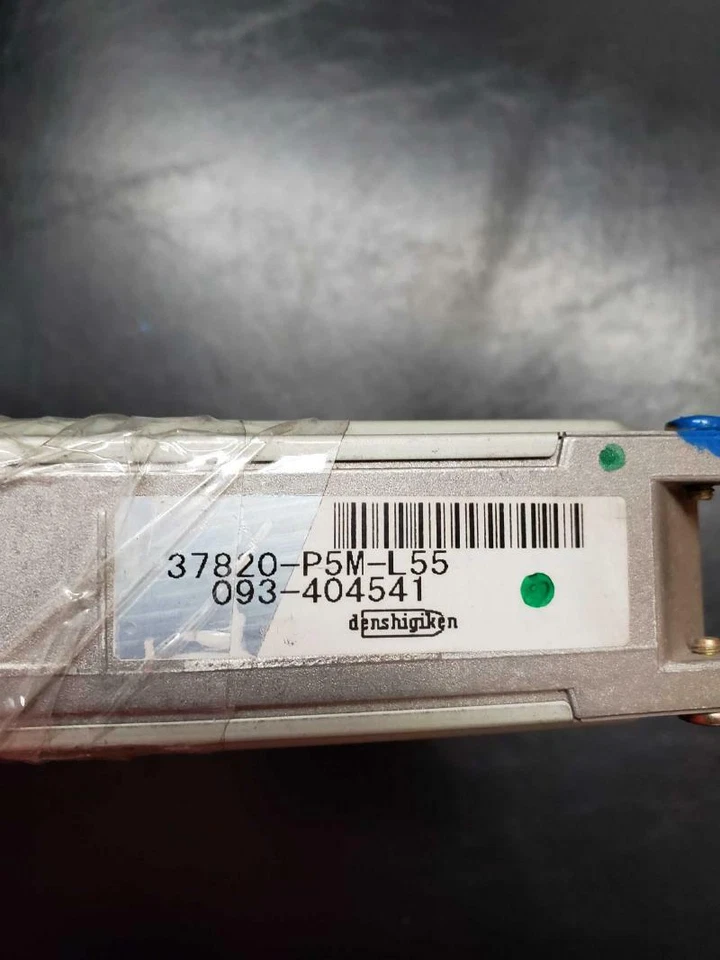 1998-2001 Honda Prelude Engine Computer Module ECM RH Lower Dash AT 37820-P5M-L  Foto 2 de 4