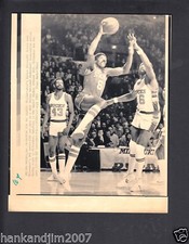 Julius Erving 1981 76ers Small Vintage A/P Laser Wire Photo with caption
