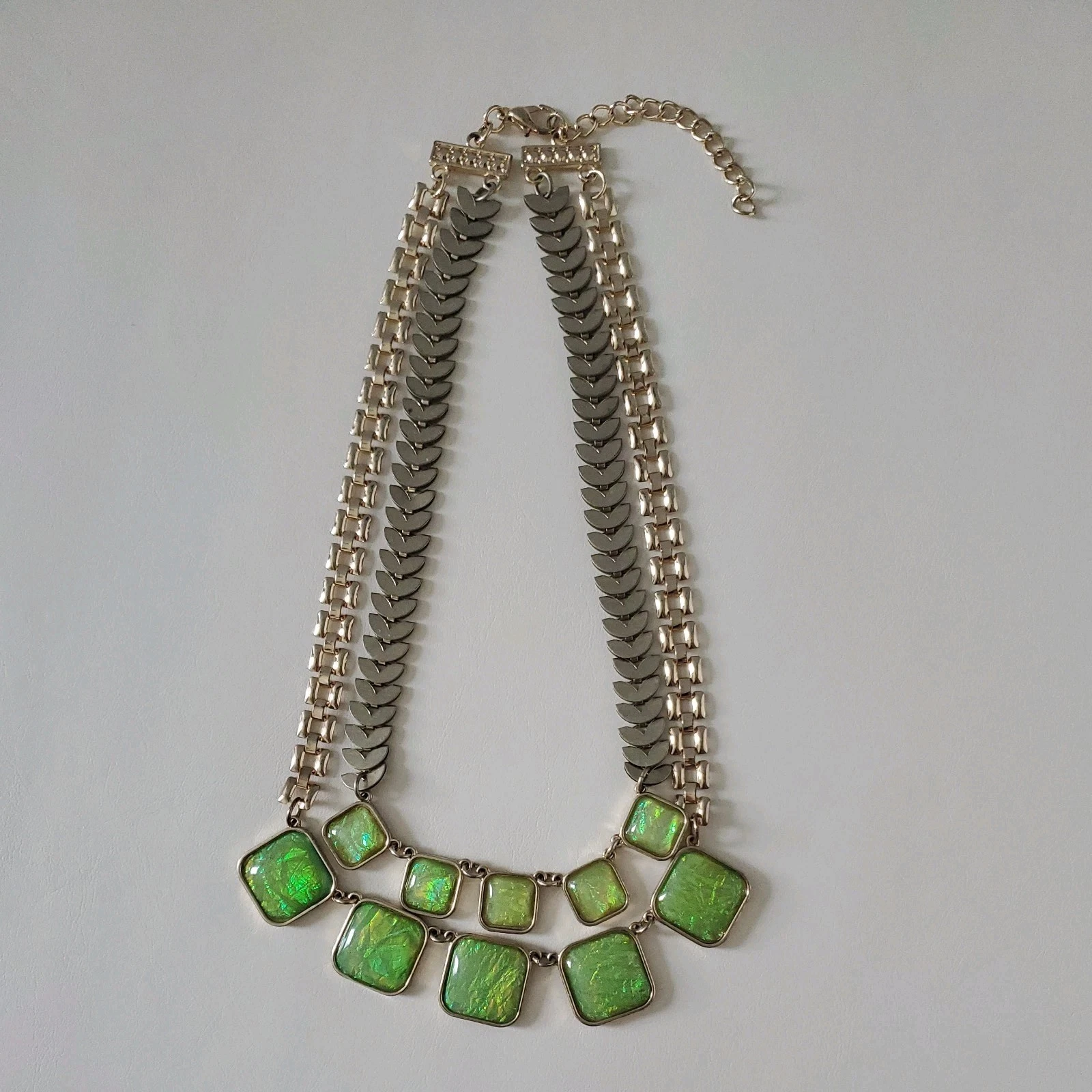 VETEMENTS Collana tono oro verde senza marchio