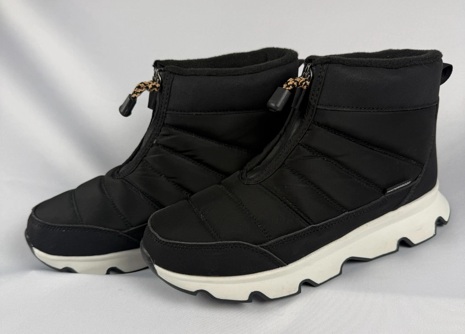 Magellan Outdoors Womens Puffer Front Zip Boot Waterproof Black 183438 Size 7B