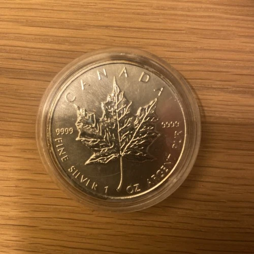 1oz 2011 Maple Leaf 9999 Silver Coin 10