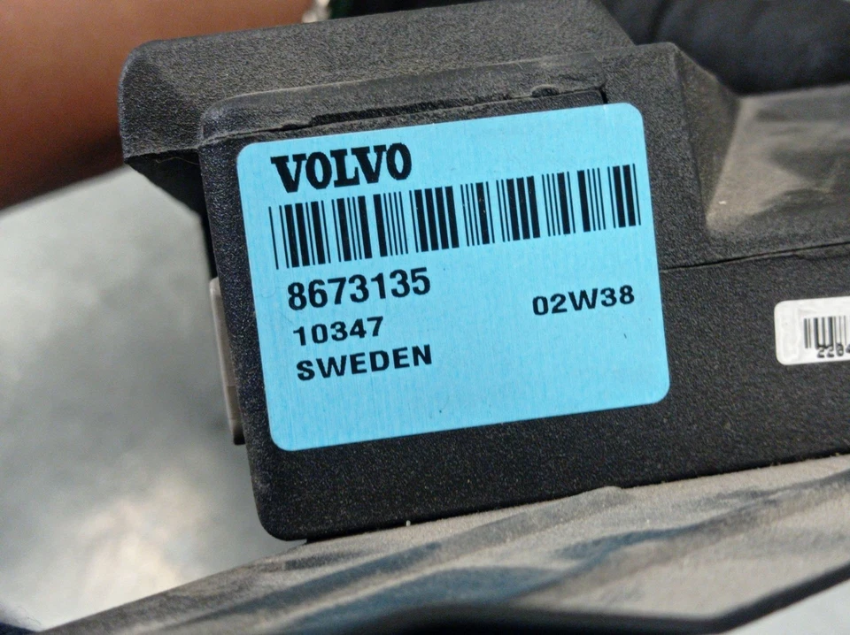 8673135 AMPLIFICATEUR D´ANTENNE / 30752258 / 5610999 POUR VOLVO S60 I 384 2.5 - Photo 4/4