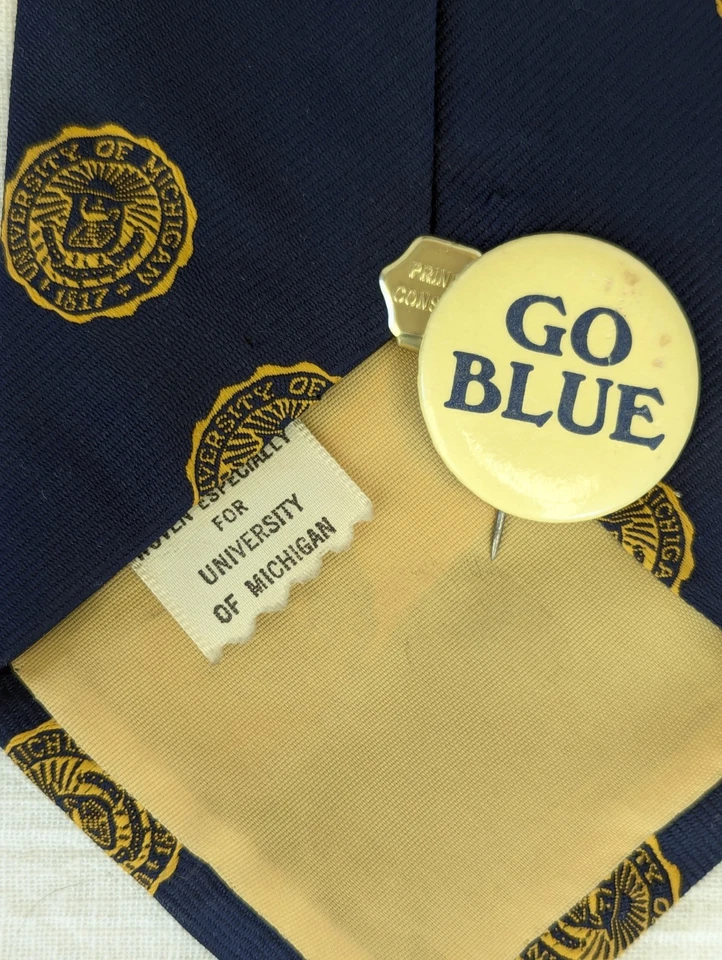Винтажный галстук на пуговицах 60/70-е Univ of Michigan Seal Prince Consort синий темно-синий 33⁄4" - Изображение 4 из 4