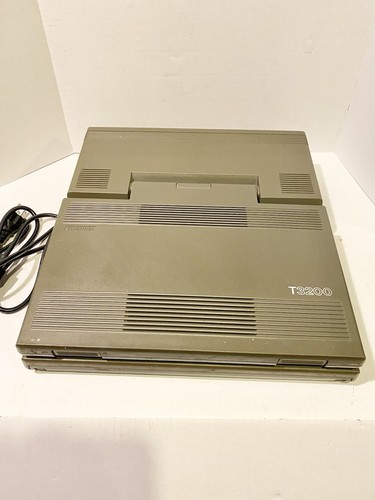 (1989) Vintage Toshiba T3200 Laptop. Turns On, As Is. - Picture 6 of 12