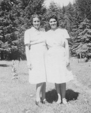 1950s Pretty Women Matching Dresses Trees Outdoor Portrait Friendship