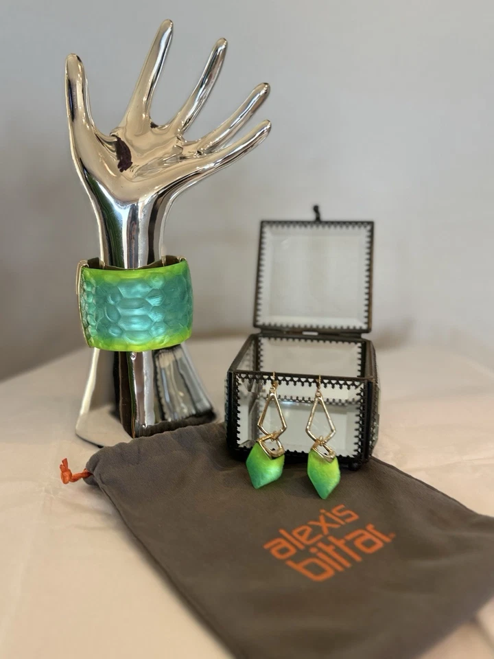 Auténtico conjunto de brazalete y pendientes Alexis Bittar verde ombre y superposición de oro de 18 quilates Foto 2 de 4