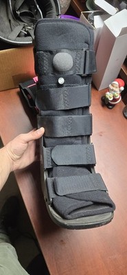 DeRoyal Boot Size Medium Black Walking Boot Orthopedic Pneumatic 