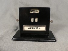 Jacob Maul Ewiger Kalender aus Metall, Bauhaus, Schwarz