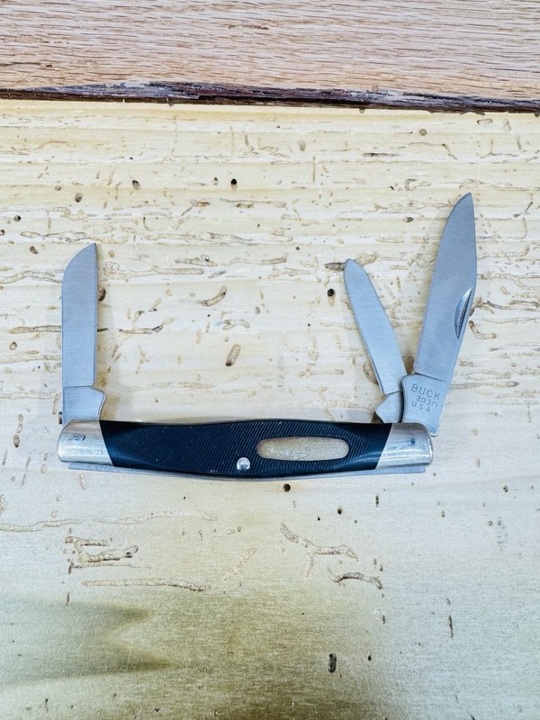 PENNY BID! VINTAGE Preowned,  BUCK 303 CADET KNIFE, Great Condition, NO BOX