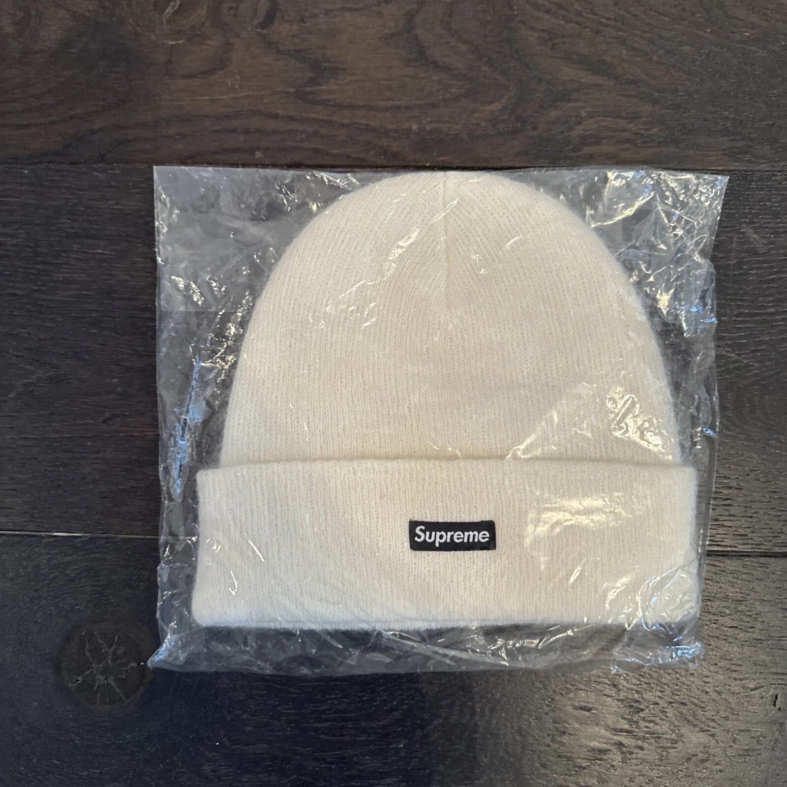 Bonnet blanc Supreme Mohair Beanie (FW20) taille unique   Neuf avec étiquette   Noël