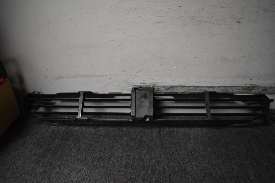 BMW X3 FRONT AIR FLAPS LOWER FACTORY OEM - Image 4 of 4