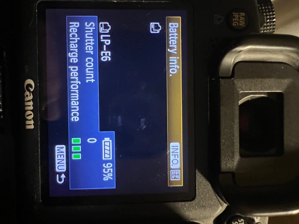 Canon EOS 7d with 3 lens 24-70 2.8, 70-200 2.8,  18-55, Battery Pack,  flash - Image 4 of 4