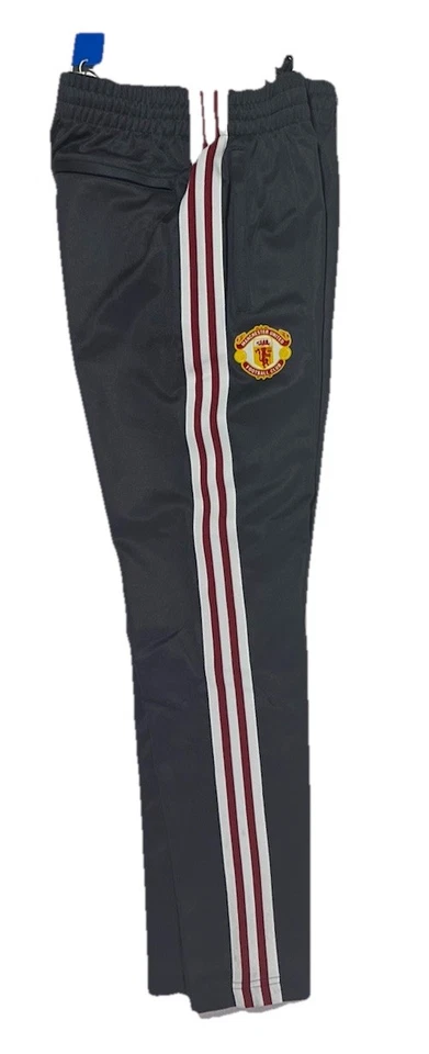 NUEVO CON ETIQUETAS- Pantalón de entrenamiento Adidas Manchester United equipo de fútbol para hombre MU FC talla M $90 Foto 3 de 4