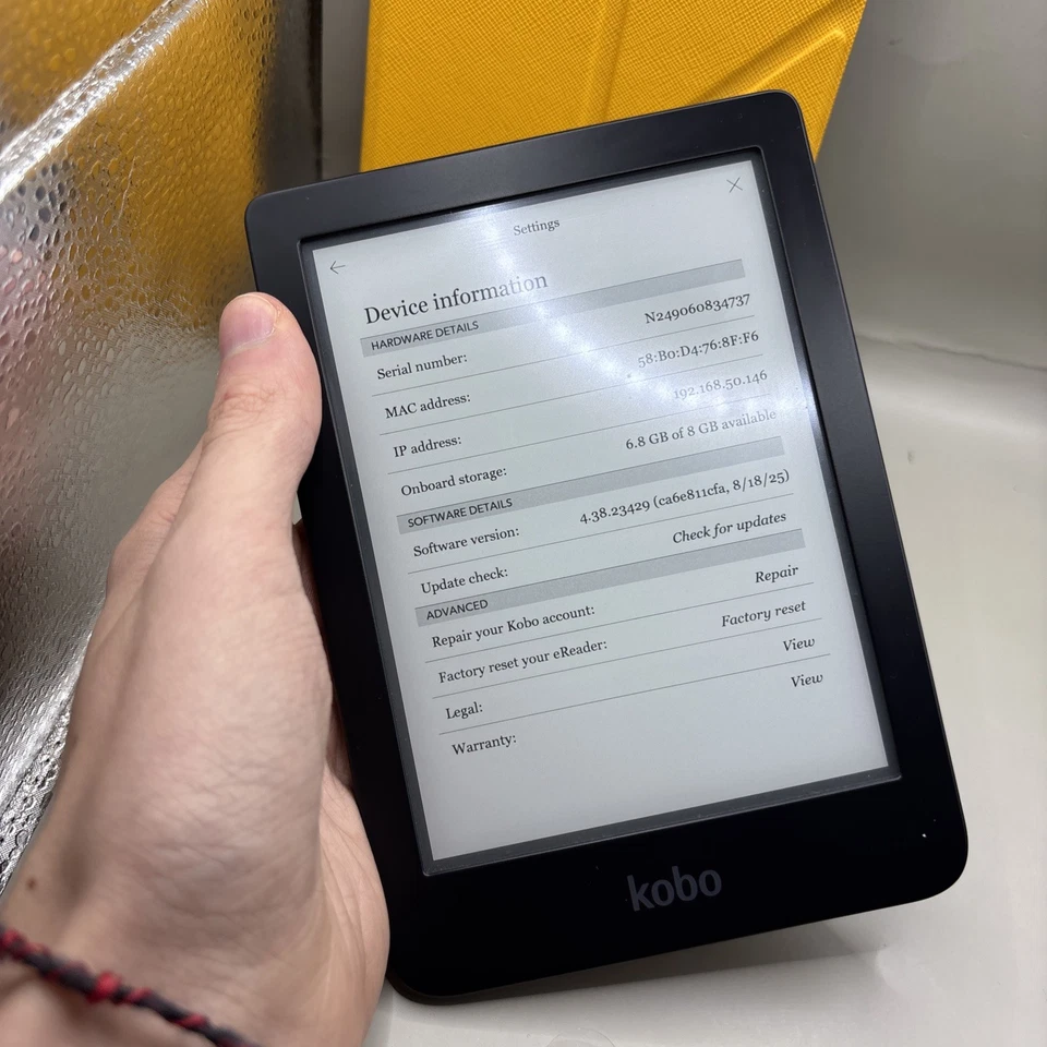 Kobo Clara HD 6" 8GB Touch Screen e-Reader - Black With cover case bundle - Image 3 of 4