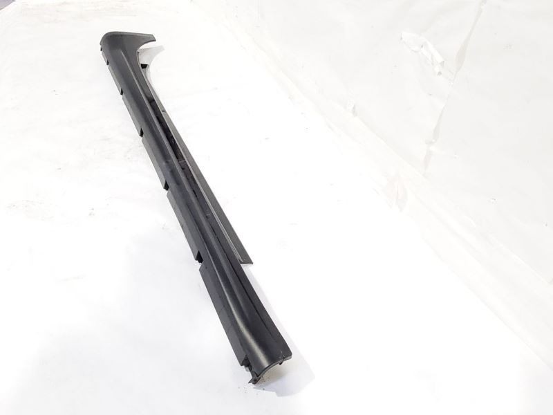 2014 2017 Maserati GHIBLI OEM Right Rocker Panel Moulding Skirt Pulled Clip