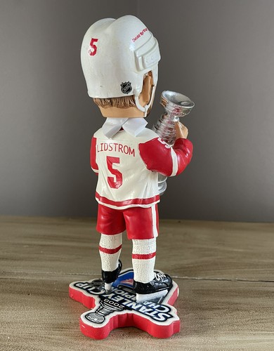 NICKLAS LIDSTROM Detroit Red Wings 2008 NHL Stanley Cup Trophy Bobblehead NIB! - Picture 5 of 10