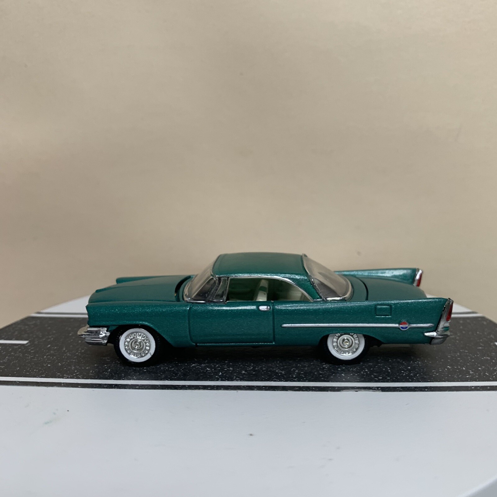 ERTL American Muscle 1957 Chrysler 300C 300-C 2-Door Hardtop Green Mtflk 1:64 NM