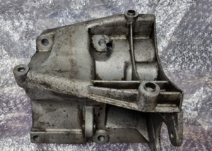 Audi A8 D2 4D  V8  4.2 3.7 Halter Klimakompressor Servopumpe