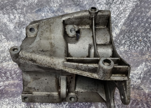 Audi A8 D2 4D  V8  4.2 3.7 Halter Klimakompressor Servopumpe