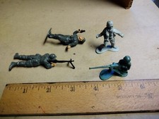 Small Plastic Toy Soldiers Lot Of Four