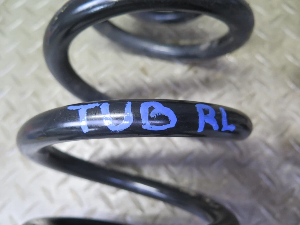 01-06 BMW E46 330ci JUEGO DE 2 MUELLES HELICOIDALES TRASEROS IZQUIERDO Y DERECHO OEM Foto 2 de 4