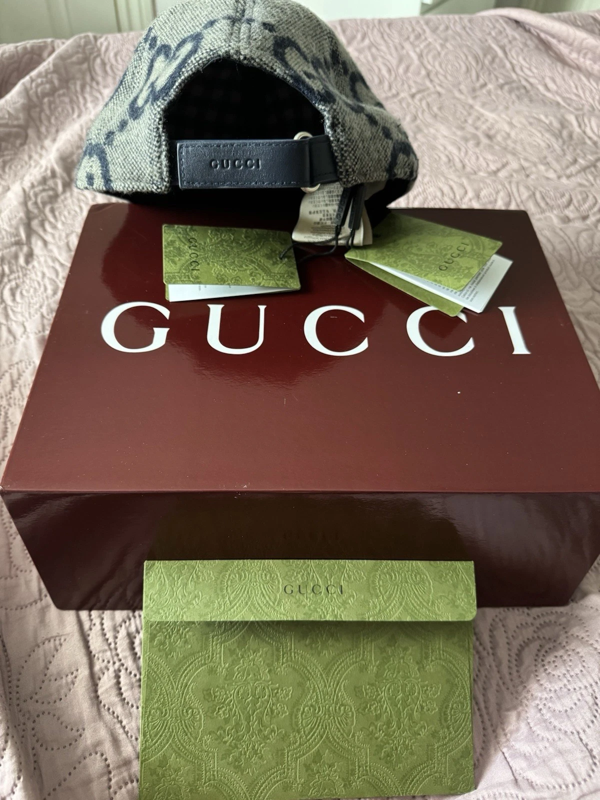 Cappellino Gucci Big GG in lana taglia media..prezzo consigliato £ 480..scatola ed etichetta tutto incluso