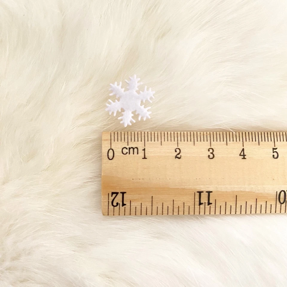 Крошечные войлочные снежинки 25 шт. 10 мм — рождественская аппликация праздничные поделки нашивка - Изображение 3 из 4