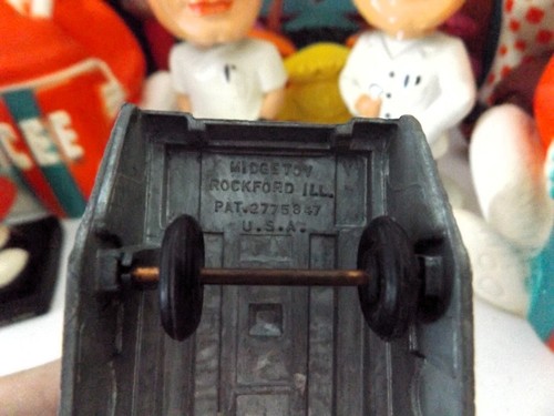 Vintage 1950s Midgetoy Tank Dark Green / Silver Pat. 2775847 Diecast Toy Vehicle - Picture 4 of 6