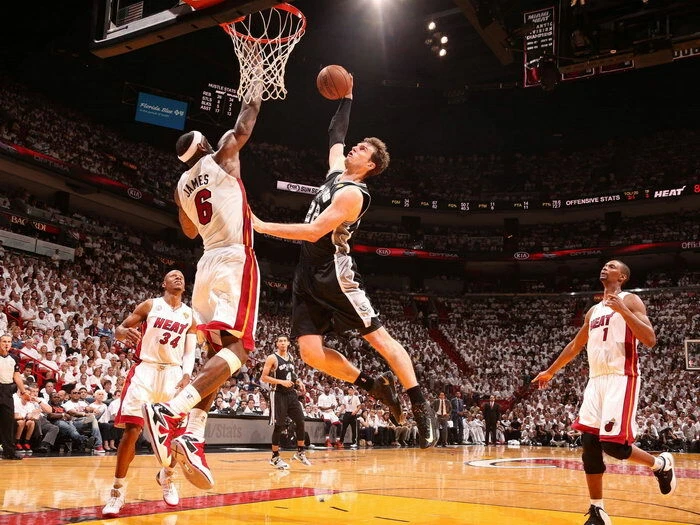 Lebron sales tiago splitter