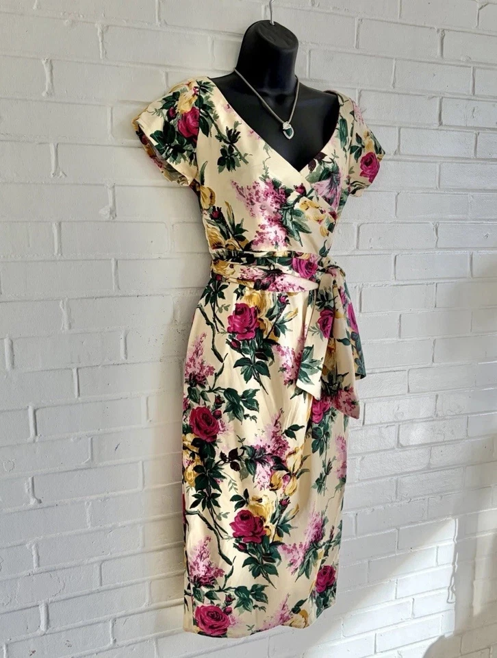Vestido midi floral crema satinado Ava Pinup Couture, talla S usado en excelente estado Foto 2 de 4