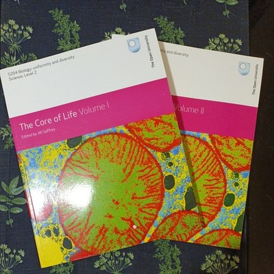 S204 The Core of Life Volume 1 and Volume 2. Open University Textbooks.