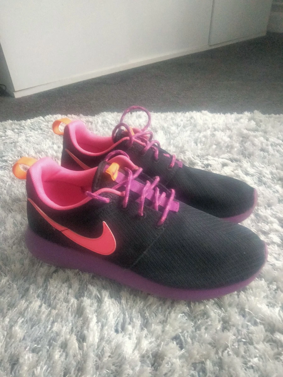 Pink nike roshe size 2 2025