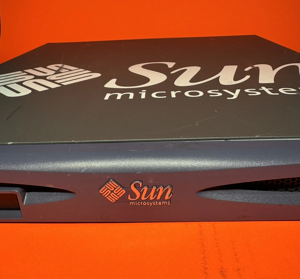 Sun Netra 120 Server 650MHz CPU, 512MB Memory, 2x 36GB HDD, DVD-ROM, Vintage Sun - Image 3 of 4