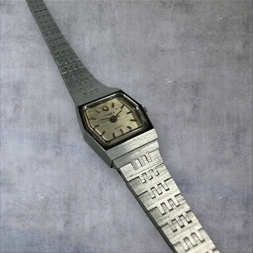 Vintage Sleek Women’s TIMEX Q Dress Quartz Watch Brushed Stainless Steel