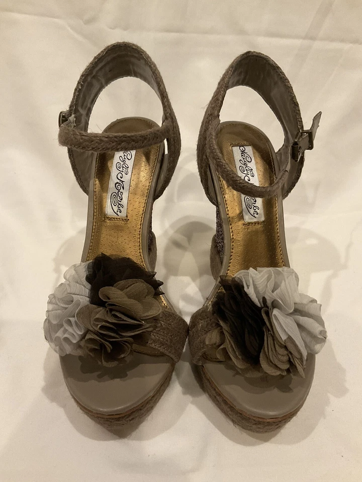 Zapatos Naughty Monkey NMW 1339-277 Brillo Punta Abierta Cuñas Talla 7 Color Marrón Tostado. Foto 3 de 4