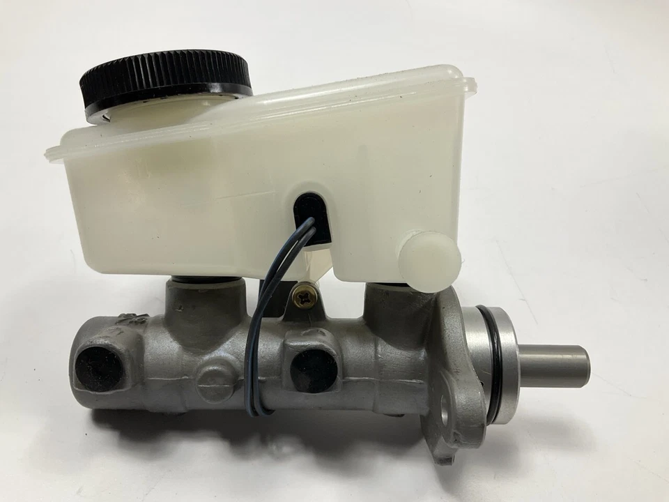 Cilindro maestro de freno Acdelco 18M637 - 1993-1997 Mazda 626, MX-6 con transmisión manual Foto 2 de 4