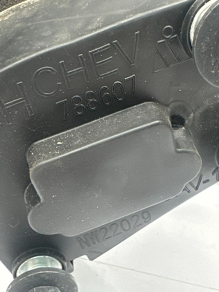 Espejo retrovisor puerta Chevy Silverado 19 22 lado izquierdo nuevo estilo manual 84823215 WA8555/GBA Foto 3 de 4