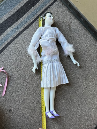 Vintage Flapper Porzellan Puppe - Federbesatz, bemaltes Gesicht - 20" Deko Glam - Bild 12 von 12