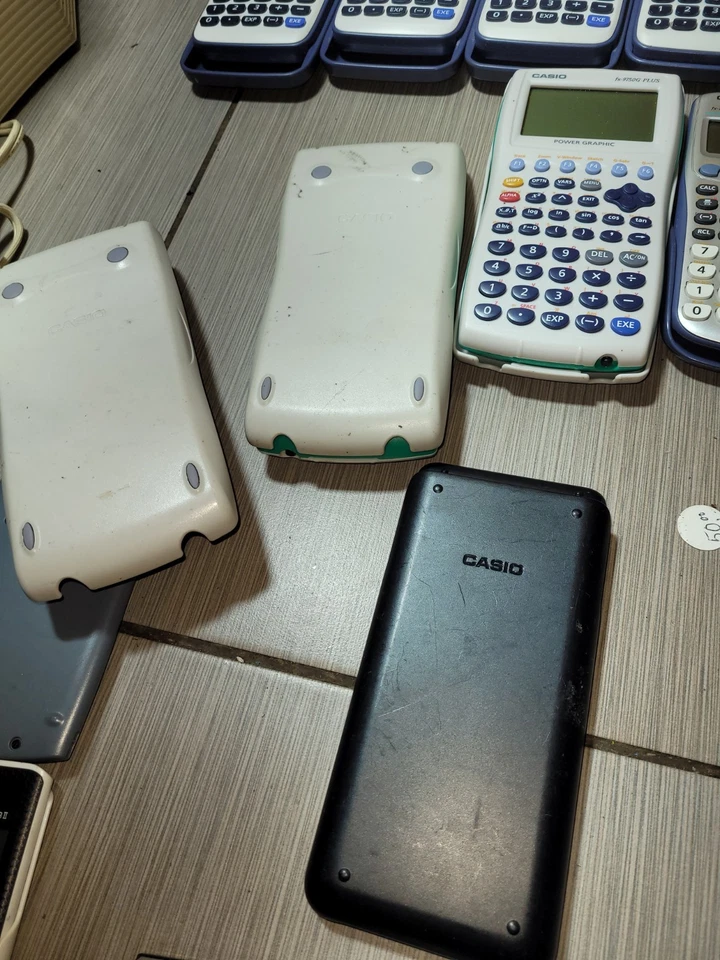 Lot 40 Casio fx-9750GII Graphing Calculator White hp sharp and more used - Image 3 of 4