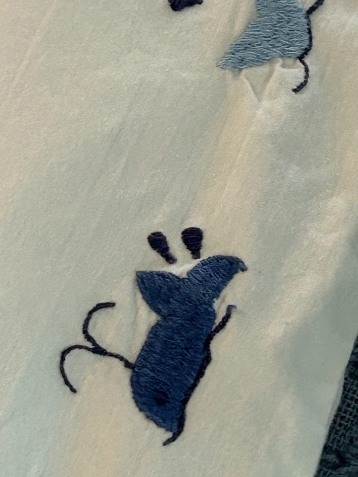 Funda nórdica Pottery Barn Kids ballena percal completa/queen blanca azul bordada Foto 3 de 4