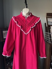 VTG CHARISMA RED VELOUR HOUSE COAT ROBE 3/4 ZIP FRONT RUFFLED BODICE CUFFS