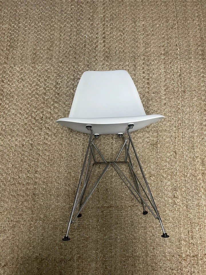 LeisureMod Dover современный пластиковый обеденный боковой стул с металлическими ножками 2 новый 6 б/у - Изображение 2 из 4