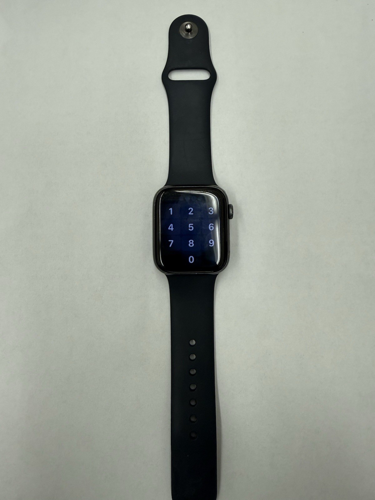 Apple Watch SE (GPS 44mm) Space Gray Aluminum -Midnight Sport Band (model A2352)