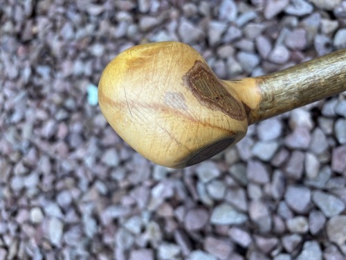Ancien bâton de marche en bois sculpté à la main avec demi penny ensemble dans poignée - Photo 5 sur 8