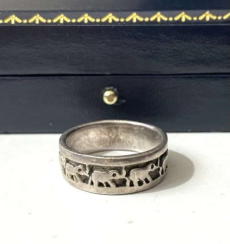 Vintage 925 Silver Adorable Full Band Of Walking Linked Elephant Family Ring